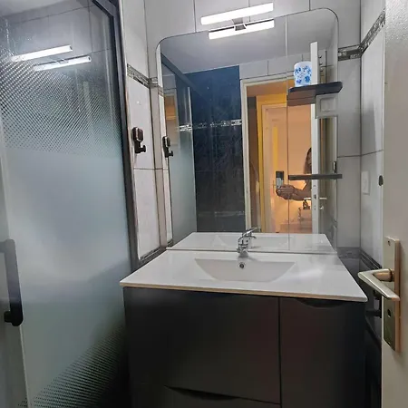 Vila Climatisee Avec Parking, Avec Piscine, Cap D'agde - Fr-1-607-62 *