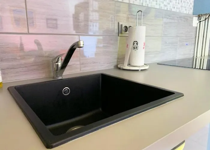 Mitoyenne Avec Piscine Et Parking Privé, à 15 Min De La Et Activités Nautiques - Fr-1-607-62 Villa *