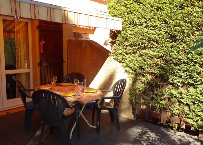 Villa Mitoyenne Avec Piscine Et Parking Privé, à 15 Min De La Et Activités Nautiques - Fr-1-607-62