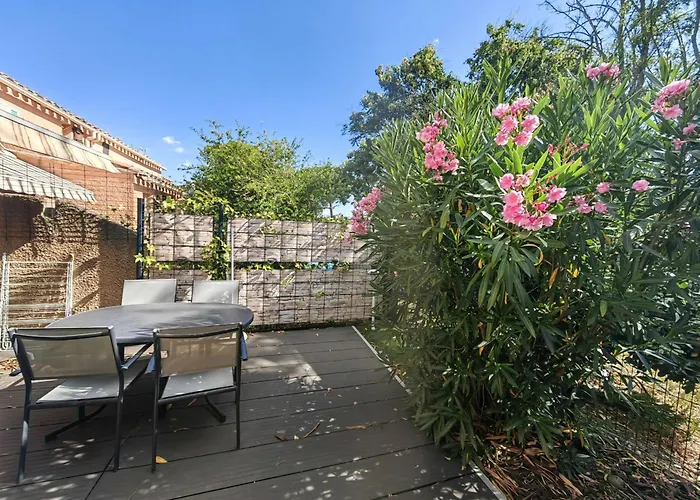 Mitoyenne Avec Piscine Et Parking Privé, à 15 Min De La Et Activités Nautiques - Fr-1-607-62 Villa *