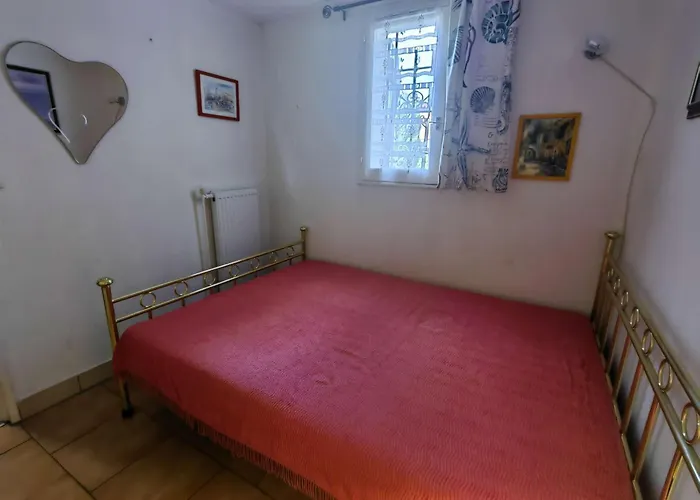 Mitoyenne Avec Piscine Et Parking Privé, à 15 Min De La Et Activités Nautiques - Fr-1-607-62 * Agde