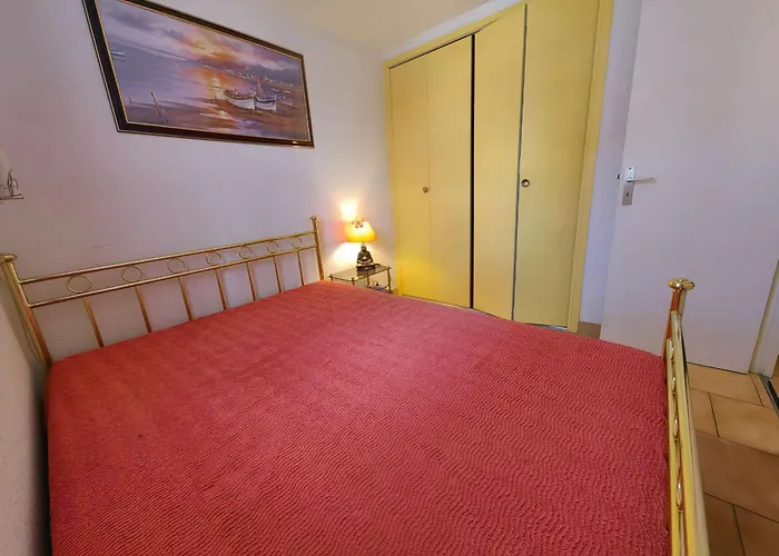 Mitoyenne Avec Piscine Et Parking Privé, à 15 Min De La Et Activités Nautiques - Fr-1-607-62 Villa