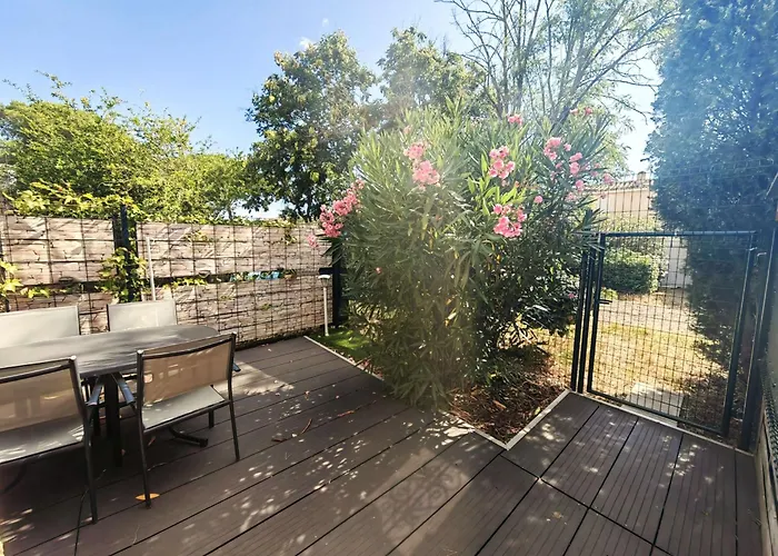 Mitoyenne Avec Piscine Et Parking Privé, à 15 Min De La Et Activités Nautiques - Fr-1-607-62 Agde